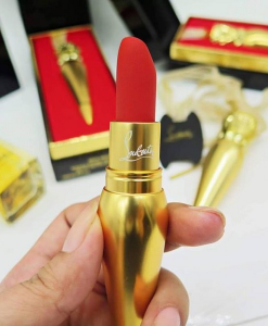 Son-Louboutin-mau-Diva