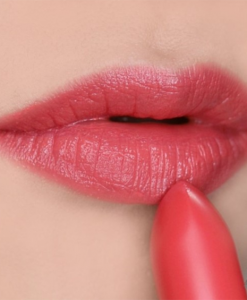 美品　イヴサンローラン　セットアップ　リネン　レーヨン　シルク　マリン風　春夏 YSL（イヴ・サンローラン）の新リップをスウォッチ！ ツヤ