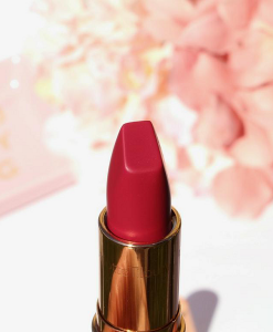 son-charlotte-mau-the-queen