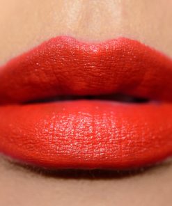 Son Chanel màu 57 ROUGE FEU lên môi