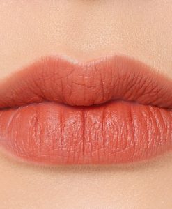 Chất son 3CE Warm&Sweet lên môi mềm mịn