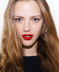 Son Giorgio Armani Rouge Ecstasy 400 lên môi quyến rũ