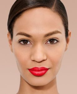 Son Estée Lauder 320 lên môi quyến rũ