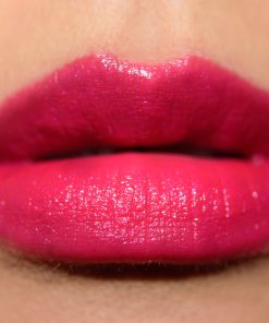 Son Estée Lauder 230 Pretty Shocking lên môi