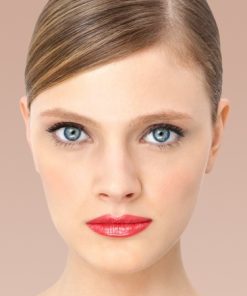 Son Estée Lauder 330 Bad Angel lên môi