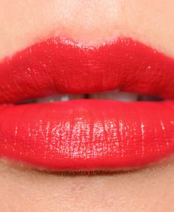 Son Estée Lauder 340 Envious lên môi