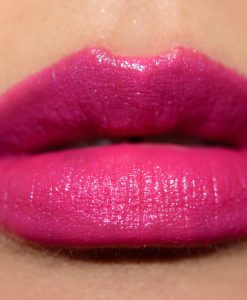 Son Estée Lauder 420 Thrill Seeker lên môi