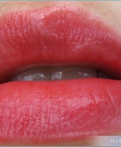 Son Guerlain R329 lên môi