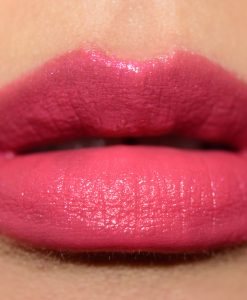 Son Estée Lauder 410 Power Mode lên môi