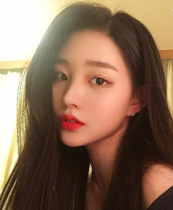 son-mac-lady-bug-mau-do-hong