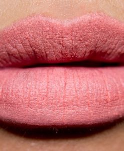 Son Nars Velvet Matte Lip Pencil Bolero lên môi