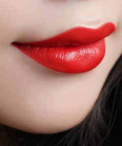 Son Tatcha lên môi quyến rũ