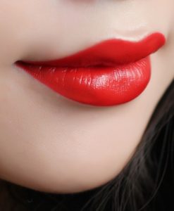 Son Tatcha lên môi quyến rũ