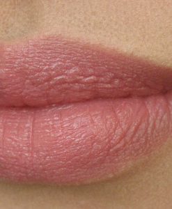 Son Gucci 010 Magnolia Pink lên môi