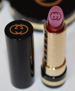 Thiết kế son Gucci 200 Velvet Burgundy