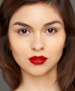 Son Lancome Màu 132 Caprice lên môi