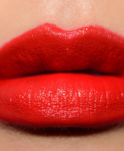 swatch-son-burberry-37-regiment-red-liquid-lip-velvet