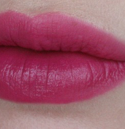 swatch-son-burberry-45-brilliant-violet-liquid-lip-velvet