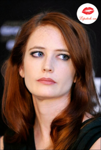 Sắc Sảo Với Son Clinique Màu Đỏ Ánh Tím