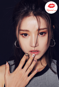 Đầy Bí Ẩn Với Son Clinique Màu Đỏ Đất