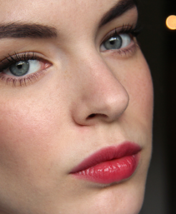 Son Lipstick Queen Saint Màu Đỏ Anh Đào