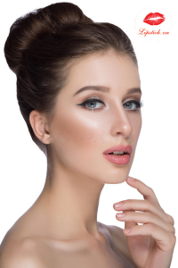 Nền Nã Với Son Lipstick Queen Saint Màu Đỏ Pha Nâu