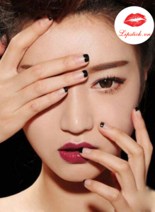 Kiêu Kỳ Với Son Shu Uemura Màu Tím Nho