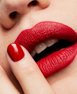 son-mac-ruby-woo-in-monochrome-do-co-dien