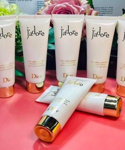 Sua-duong-the-nuoc-hoa-Dior J'adore