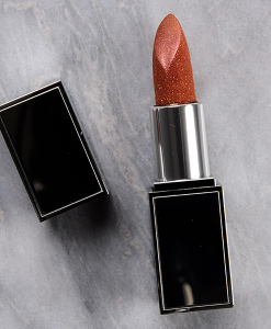 thiet-ke-son-tom-ford-03-thrust-lip-spark