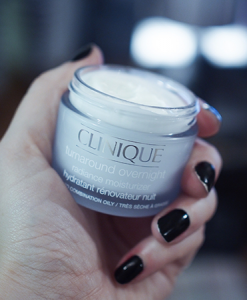 kem-duong-am-clinique