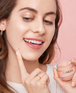 kem-duong-da-clinique-moisture-surge