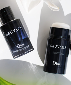 thiet-ke-lan-khu-mui-Dior-Sauvage-Deodorant-Stick-75g