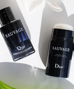 thiet-ke-lan-khu-mui-Dior-Sauvage-Deodorant-Stick-75g