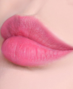 mac-powder-kiss-liquid-lipcolour-model-off-duty