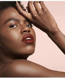 model-lip-son-ysl-kem-211