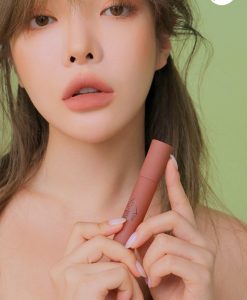 son-3ce-blurring-liquid-nude-scene