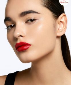 model-ysl-rouge-souverain