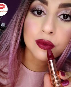 review-model-swatch-charlotte-tilbury-scarlet-spell