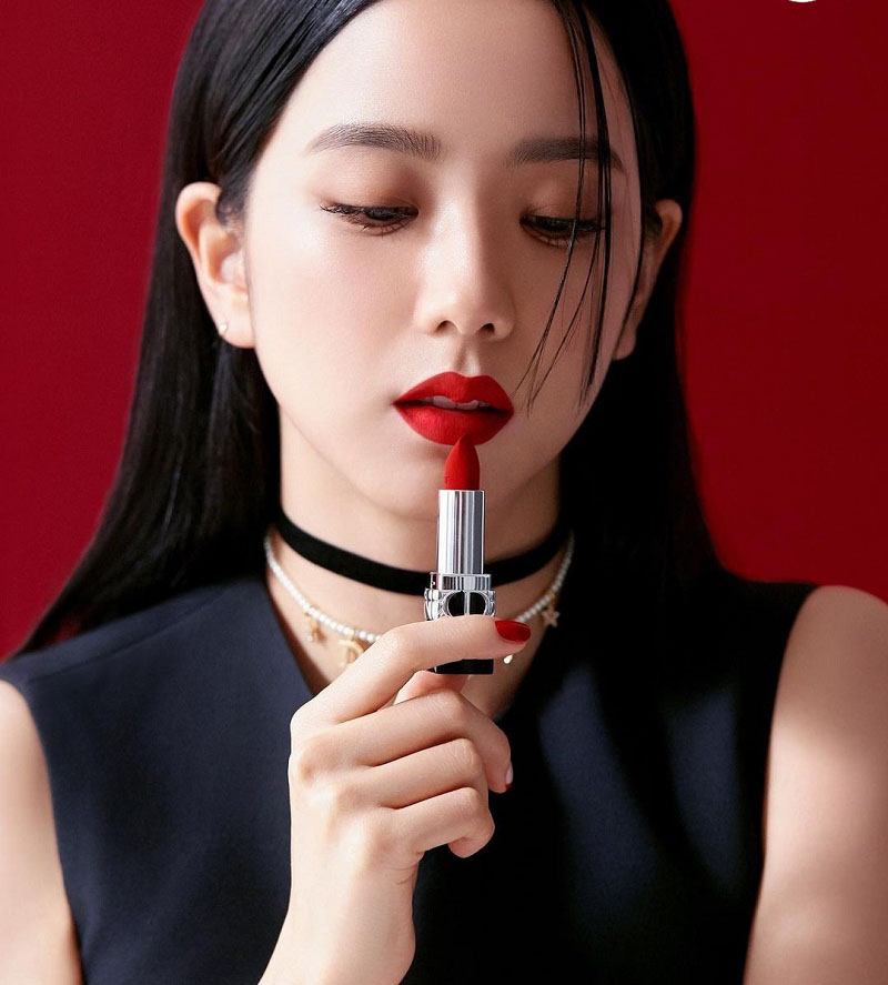 Để tậu mỹ phẩm hiend giống Jisoo không phí thóc nàng nào cũng nên xem  trước review từ các beauty blogger Hàn