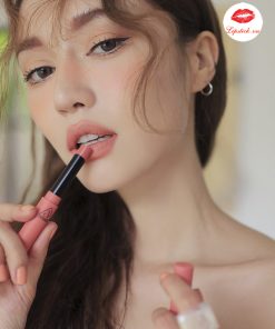 hong-cam-model-1
