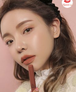 model-cam-nude-2-model-1