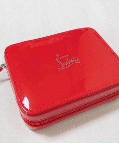 tui-dung-son-louboutin