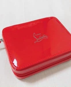 tui-dung-son-louboutin